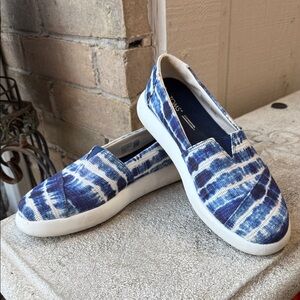 Toms Blue and White Tie-Dye Print Slip-On Shoes